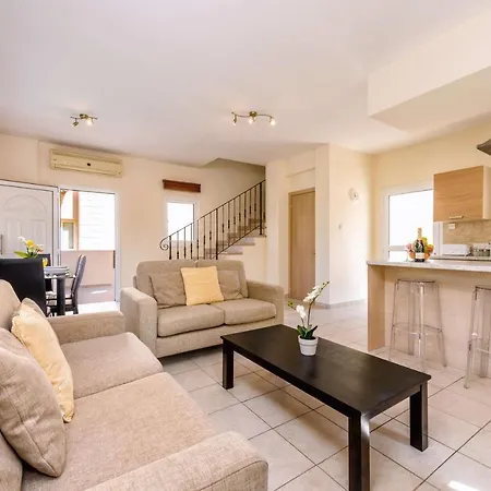 Di Gio וילה פאראלימני